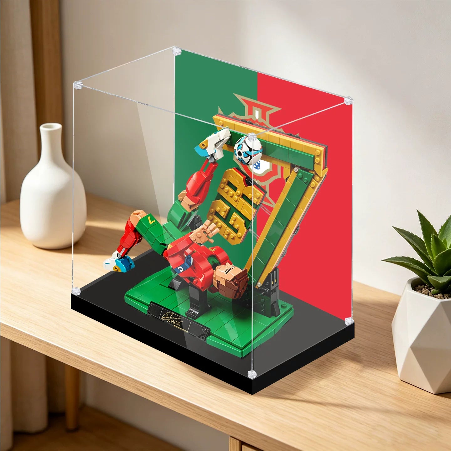 Premium-Vitrine für LEGO® 43016 + 43012 (Cristiano Ronaldo / CR7 Legendärer Tor-Moment) – Kristallklares Acryl, Staubdicht & UV-Schutz