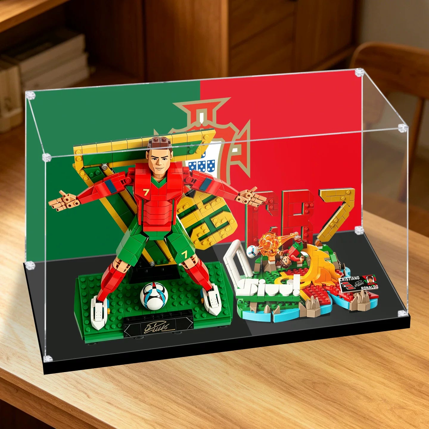 Premium-Vitrine für LEGO® 43016 + 43012 (Cristiano Ronaldo / CR7 Legendärer Tor-Moment) – Kristallklares Acryl, Staubdicht & UV-Schutz